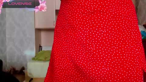 Snapshot of elisefoxy chatting on 03-20-26, 01:49 Elise online show from 03-20-26, 01:49