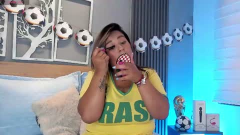 Elise Play Boobs online show from 06-25-26, 07:07