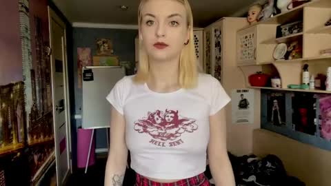 Kate online show from 05-04-26, 10:11