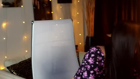 Snapshot of elisonavergarden chatting on 05-19-26, 10:10 Elison online show from 05-19-26, 10:10