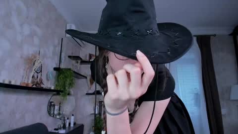 Elis online show from 04-17-26, 08:06