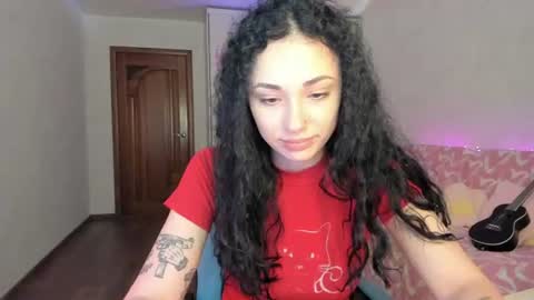 Snapshot of elisskriter chatting on 06-22-26, 12:02 Eliss online show from 06-22-26, 12:02