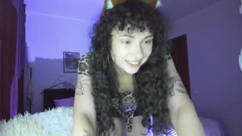 Snapshot of elisskriter chatting on 07-28-26, 04:39 Eliss online show from 07-28-26, 04:39