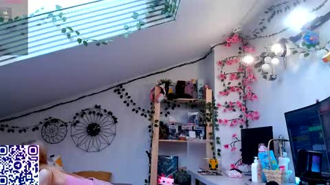 EliteEros online show from 05-11-26, 12:00
