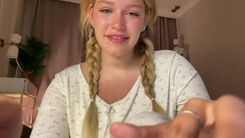 Stephanie online show from 05-17-26, 08:49
