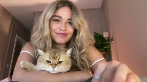 Snapshot of elixiirr chatting on 06-14-26, 02:24 Stephanie online show from 06-14-26, 02:24