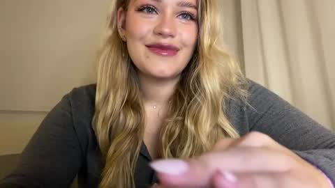 Snapshot of elixiirr chatting on 06-17-26, 10:43 Stephanie online show from 06-17-26, 10:43