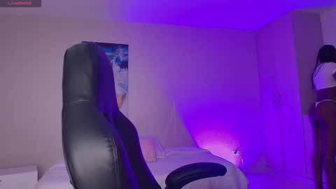 Snapshot of eliza_eup69 chatting on 10-17-25, 11:57 ELIZA online show from 10-17-25, 11:57