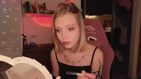 Elizabeth online show from 11-27-25, 01:24