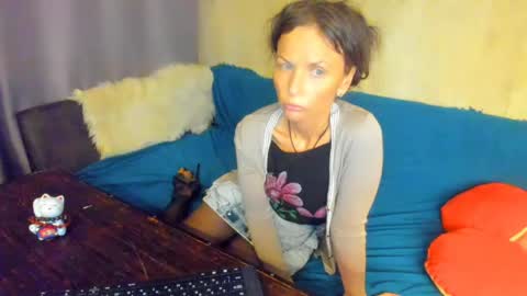 Snapshot of elizabe_th chatting on 05-10-26, 10:37 Elizabethangel online show from 05-10-26, 10:37