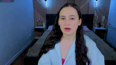 Snapshot of elizabet_collins chatting on 05-30-26, 08:44 Elizabet online show from 05-30-26, 08:44