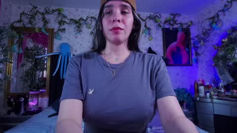 Elizabeth online show from 01-16-25, 07:20