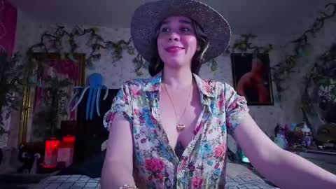 Elizabeth online show from 09-14-25, 01:32