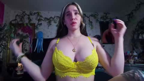 Elizabeth online show from 10-15-25, 09:37