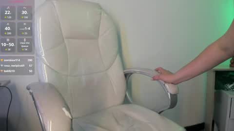 Snapshot of elizabeth_ellie chatting on 04-05-26, 12:08 Elizabeth online show from 04-05-26, 12:08