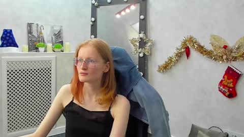 Snapshot of elizabeth_harpper chatting on 01-19-25, 07:04 Elizabeth online show from 01-19-25, 07:04
