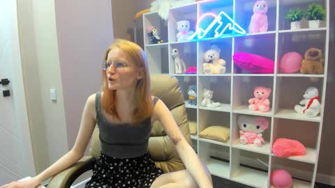 Snapshot of elizabeth_harpper chatting on 02-28-25, 12:20 Elizabeth online show from 02-28-25, 12:20