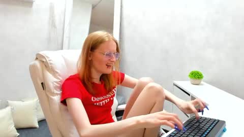 Snapshot of elizabeth_harpper chatting on 03-05-25, 12:00 Elizabeth online show from 03-05-25, 12:00