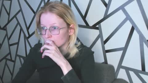 Elizabeth online show from 11-06-25, 01:39