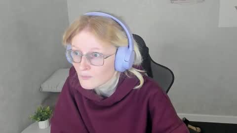 Elizabeth online show from 11-14-25, 01:04