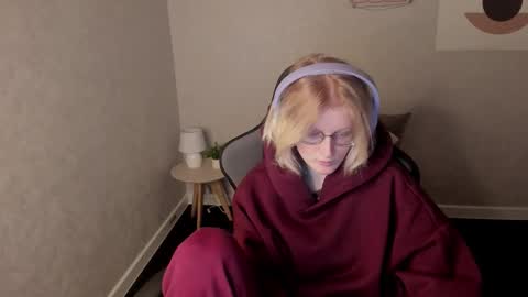 Elizabeth online show from 11-22-25, 01:26