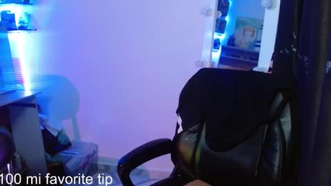 Elizabeth Martinez online show from 02-11-25, 03:08