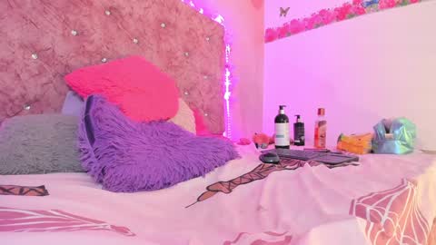 Snapshot of elizabeth_roman chatting on 12-20-24, 06:50 Montserrath online show from 12-20-24, 06:50
