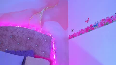 Snapshot of elizabeth_roman chatting on 01-03-25, 03:05 Montserrath online show from 01-03-25, 03:05