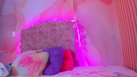 Snapshot of elizabeth_roman chatting on 02-19-25, 03:06 Montserrath online show from 02-19-25, 03:06