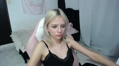 Snapshot of elizabeth_rose02 chatting on 02-22-26, 02:56 Elizabeth online show from 02-22-26, 02:56