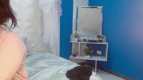 Snapshot of elizabeth_suan_ chatting on 04-12-26, 11:48 Elizabeth online show from 04-12-26, 11:48