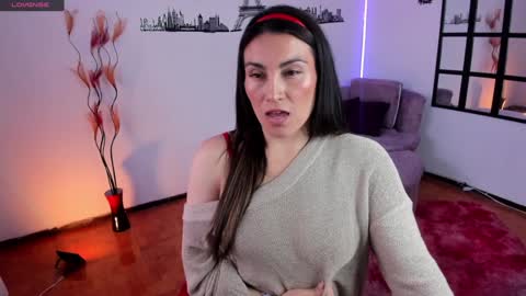 Snapshot of elizabeth_taylor_b chatting on 12-23-24, 05:54 Elizabeth online show from 12-23-24, 05:54