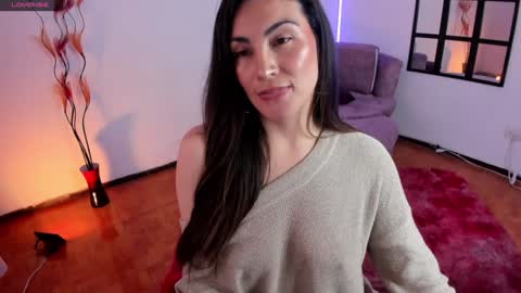 Snapshot of elizabeth_taylor_b chatting on 01-08-25, 10:58 Elizabeth online show from 01-08-25, 10:58