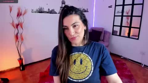 Snapshot of elizabeth_taylor_b chatting on 02-18-25, 04:59 Elizabeth online show from 02-18-25, 04:59