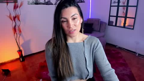 Snapshot of elizabeth_taylor_b chatting on 02-25-25, 06:42 Elizabeth online show from 02-25-25, 06:42