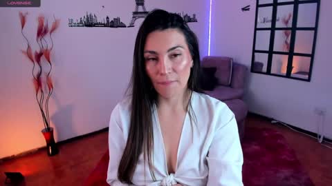 Snapshot of elizabeth_taylor_b chatting on 02-27-25, 06:42 Elizabeth online show from 02-27-25, 06:42