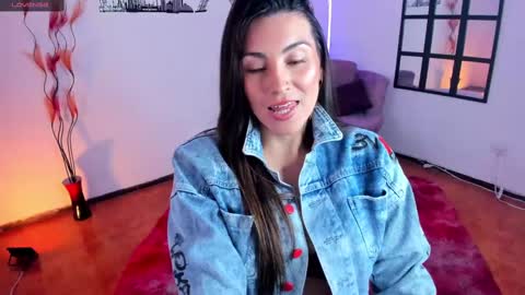 Snapshot of elizabeth_taylor_b chatting on 03-06-25, 06:16 Elizabeth online show from 03-06-25, 06:16
