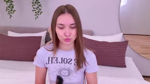 Snapshot of elizabethcash chatting on 02-25-25, 03:16 Elizabeth online show from 02-25-25, 03:16