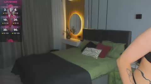 elizabethh_brown online show from 11-17-25, 06:46