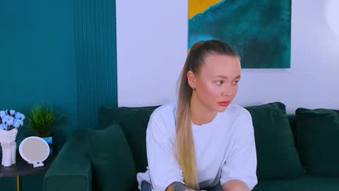 elizabethholt online show from 10-13-25, 05:29