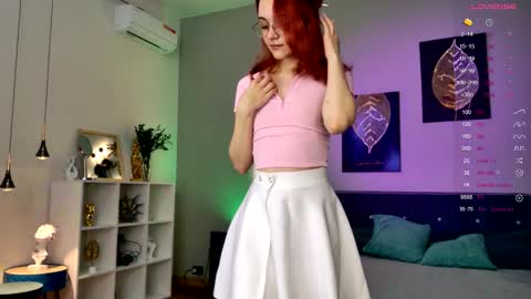 Snapshot of elizabethmilller_ chatting on 11-17-25, 10:04 Elizabet online show from 11-17-25, 10:04