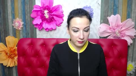 ElizabethSho online show from 10-18-25, 05:35