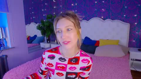 Snapshot of elizamayers chatting on 03-30-26, 09:05 Linda online show from 03-30-26, 09:05