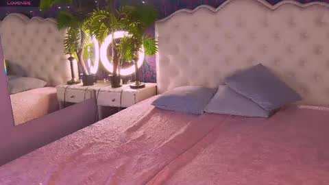 Snapshot of elizamayers chatting on 05-28-26, 02:31 Linda online show from 05-28-26, 02:31