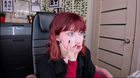 Snapshot of elizanik chatting on 05-12-26, 11:24 Eliza online show from 05-12-26, 11:24