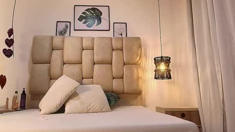 Snapshot of elizawiliamst chatting on 09-23-25, 12:19 Eliza online show from 09-23-25, 12:19