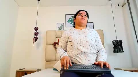 Snapshot of elizawiliamst chatting on 09-27-25, 11:48 Eliza online show from 09-27-25, 11:48