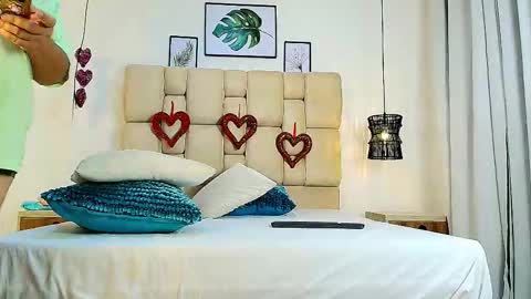 Snapshot of elizawiliamst chatting on 09-29-25, 12:54 Eliza online show from 09-29-25, 12:54