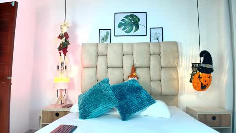 Snapshot of elizawiliamst chatting on 10-27-25, 11:58 Eliza online show from 10-27-25, 11:58