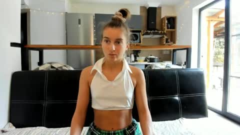 Snapshot of elizsweet chatting on 03-24-26, 11:26 Eliz online show from 03-24-26, 11:26